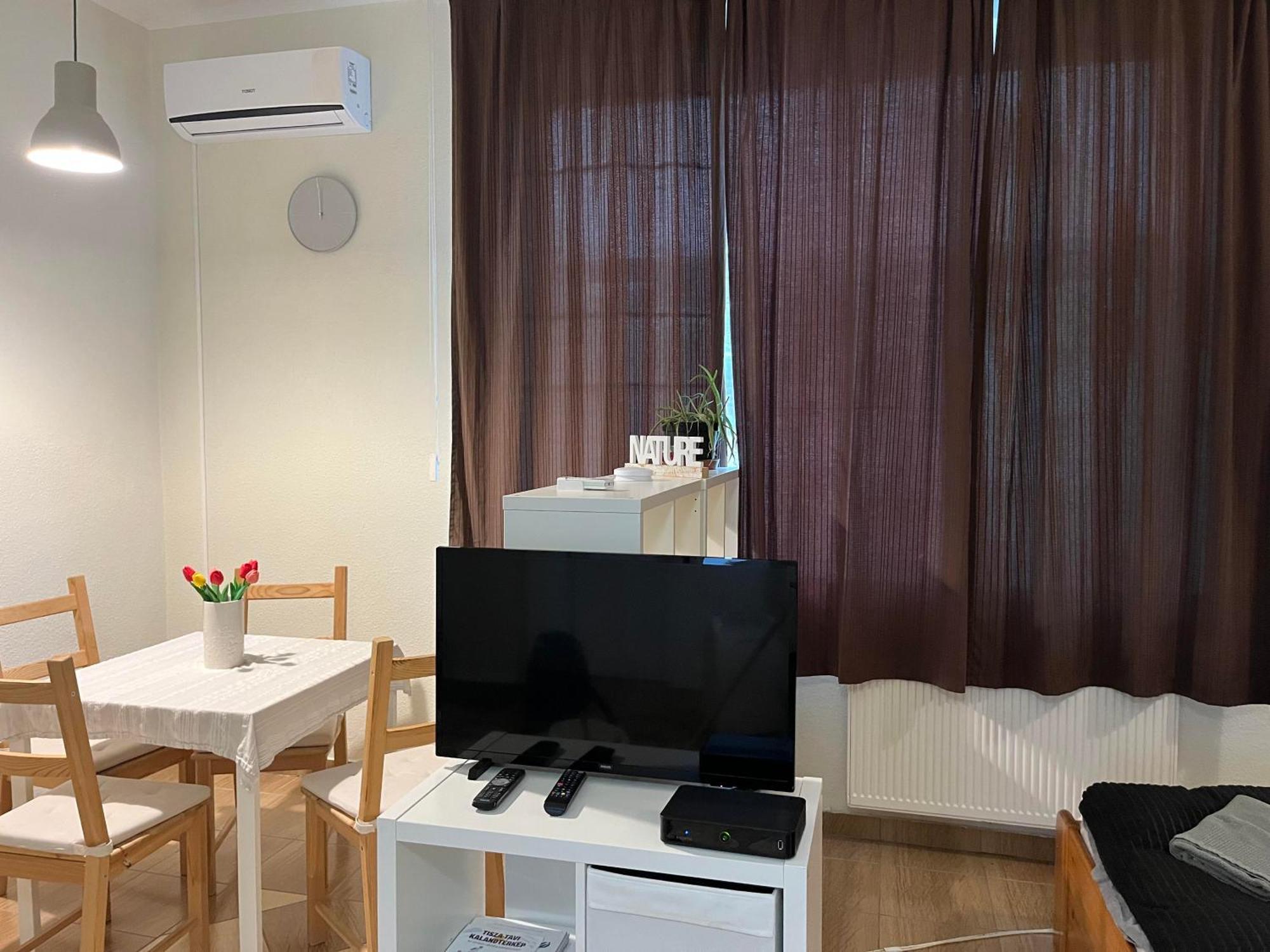 Idill Apartmanhaz B&B Тисафюред Экстерьер фото